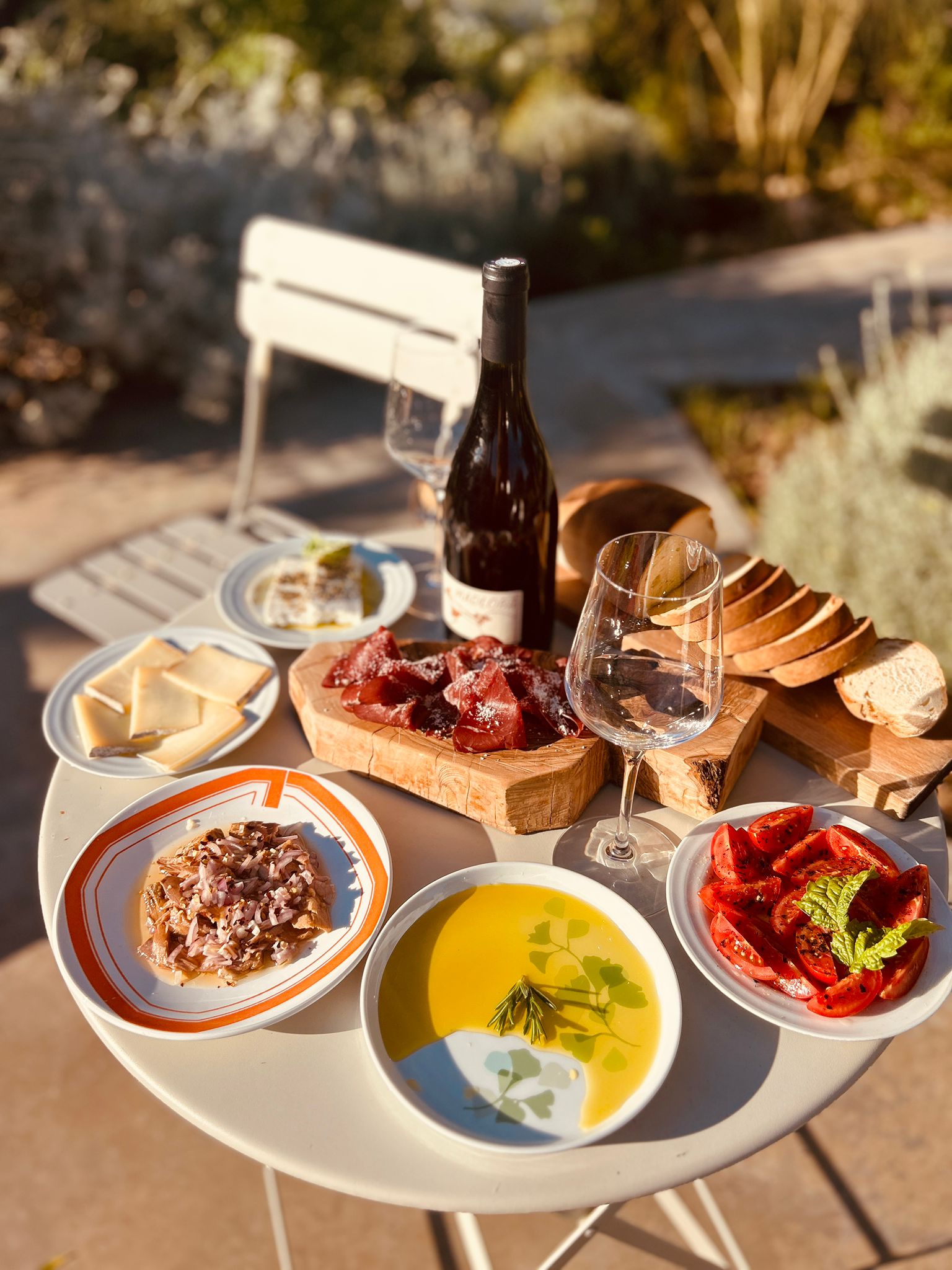 Aperitif table in the garden